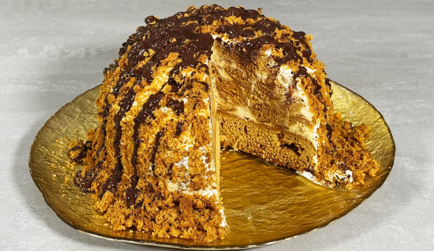 Печу на заливному тісті: "Медовий Мурашник" -класика, від якої неможливо відірватись