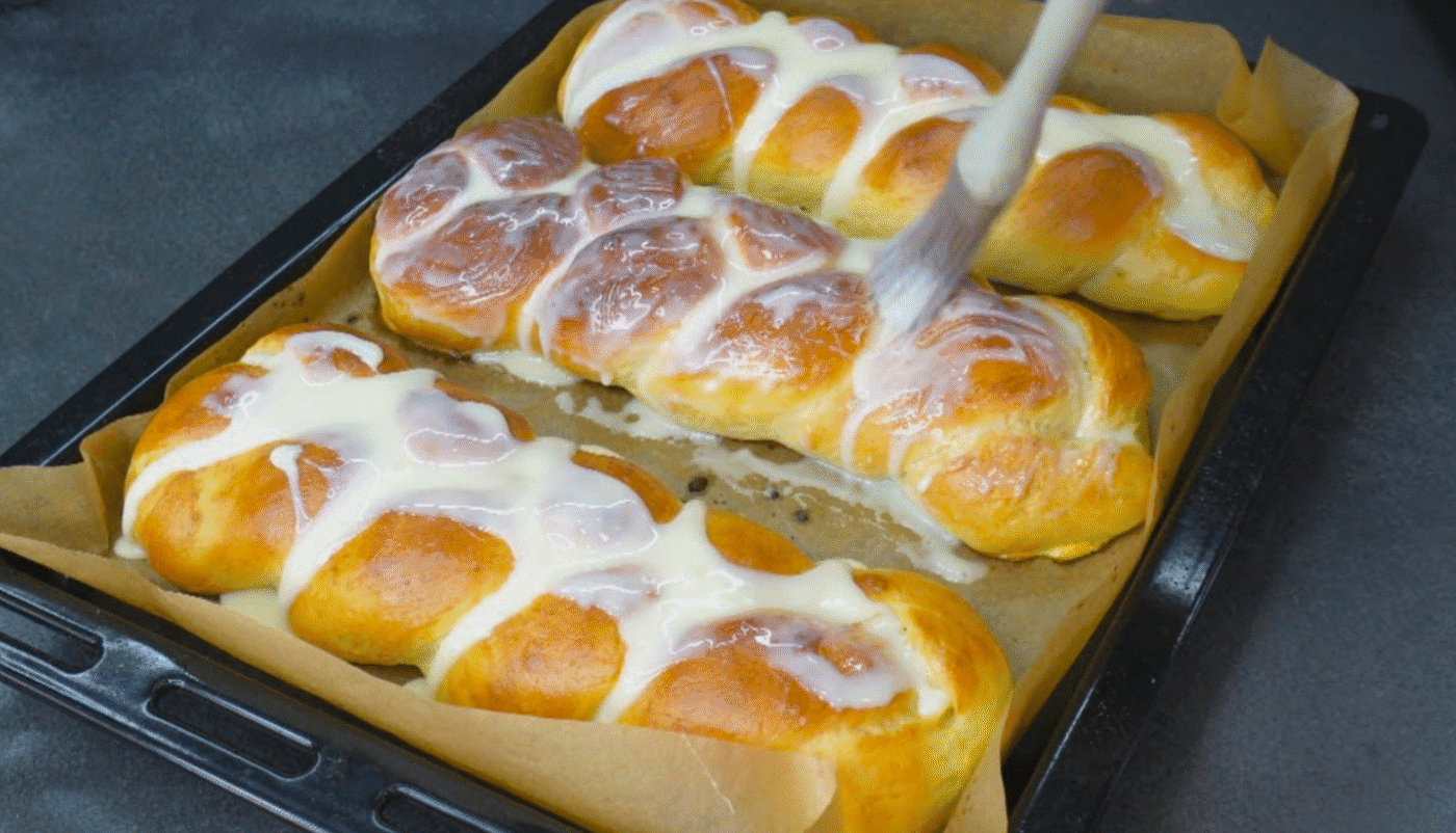 Замість булочок печу смачні косички! Секрет у просоченні, а тісто виходить ідеальним з першого разу