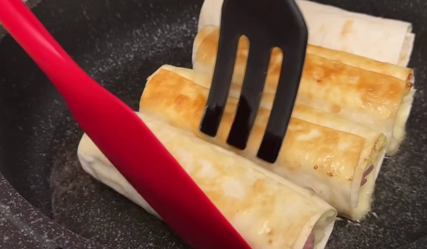 Раз, два і готово! Моментальні Пиріжки з лаваша без метушні "Сосиска в картоплі"