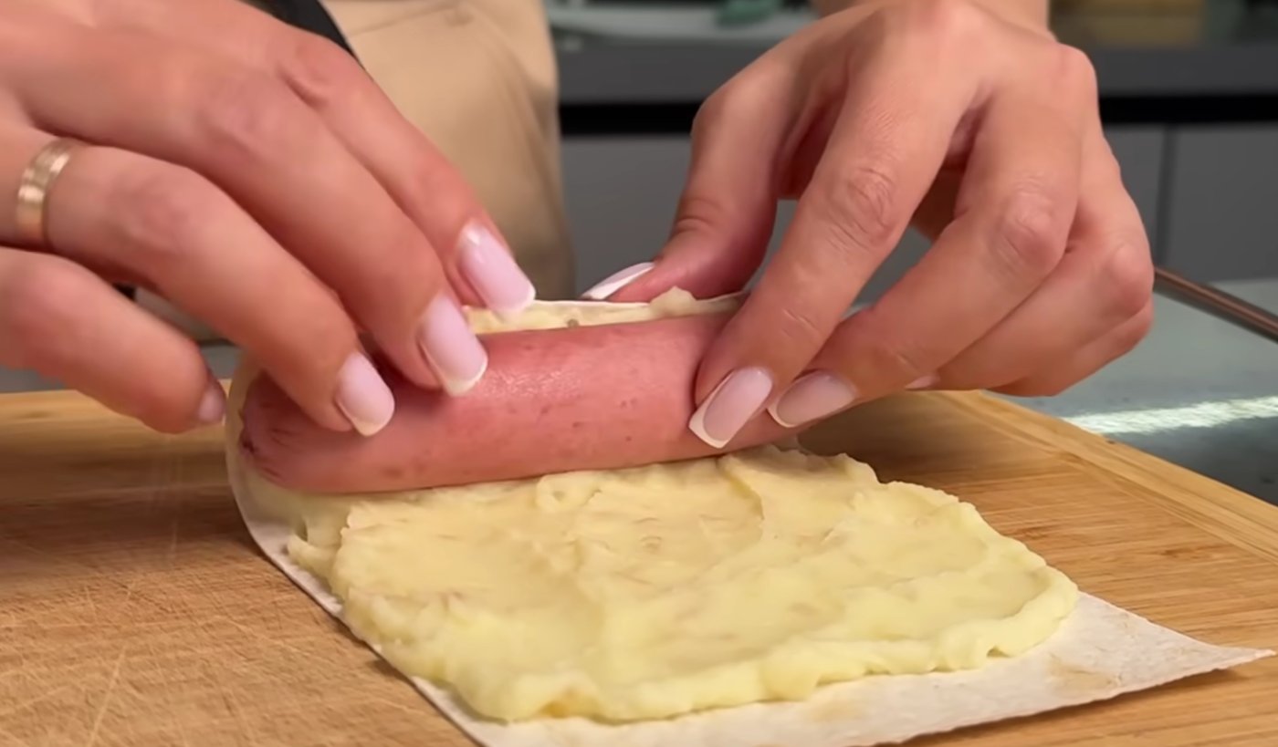 сосиска в картопляному тісті