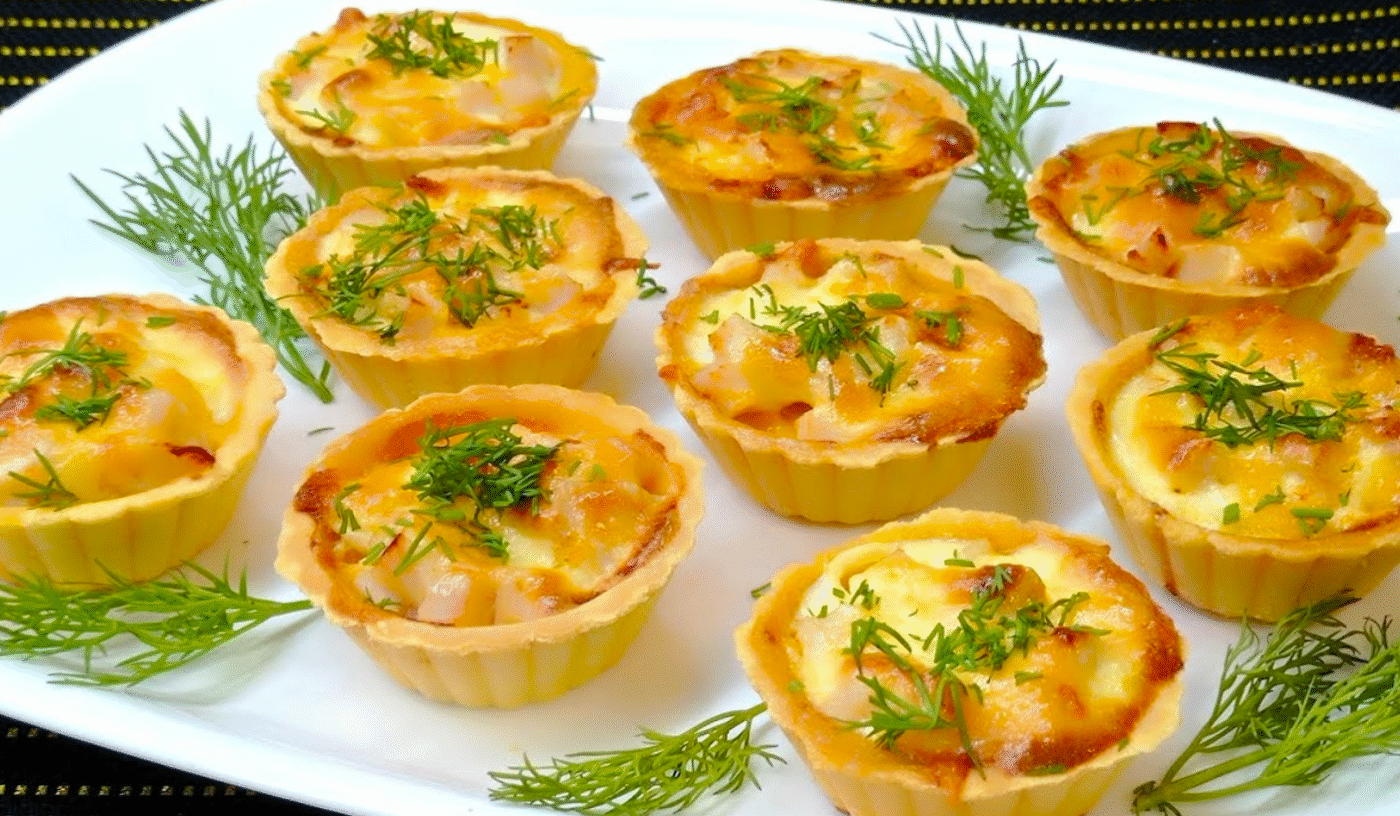 Ідеальна гаряча закуска за 20 хвилин! Ці тарталетки з начинкою зникають першими зі столу