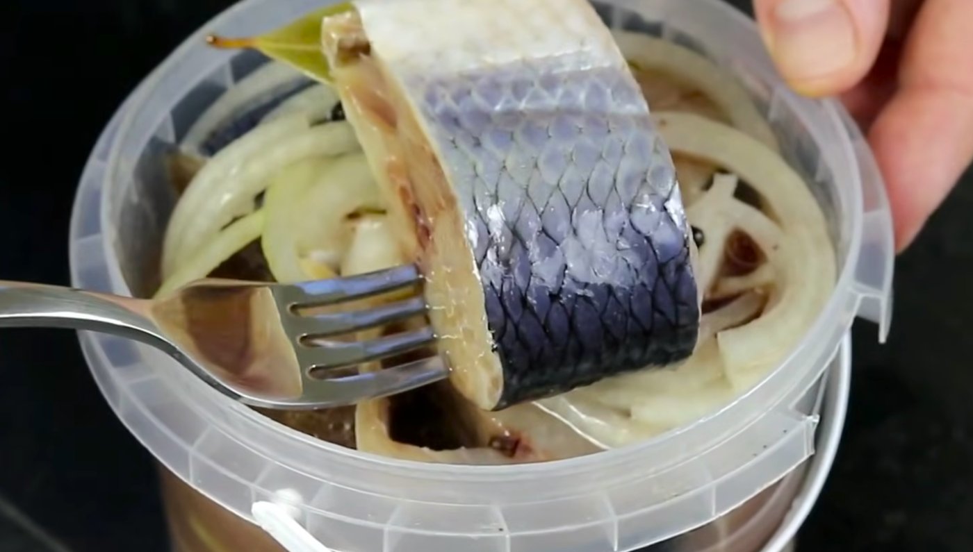 Крутіше за червону рибу! Тепер постійно так готую! Оселедець на Новий рік 2026