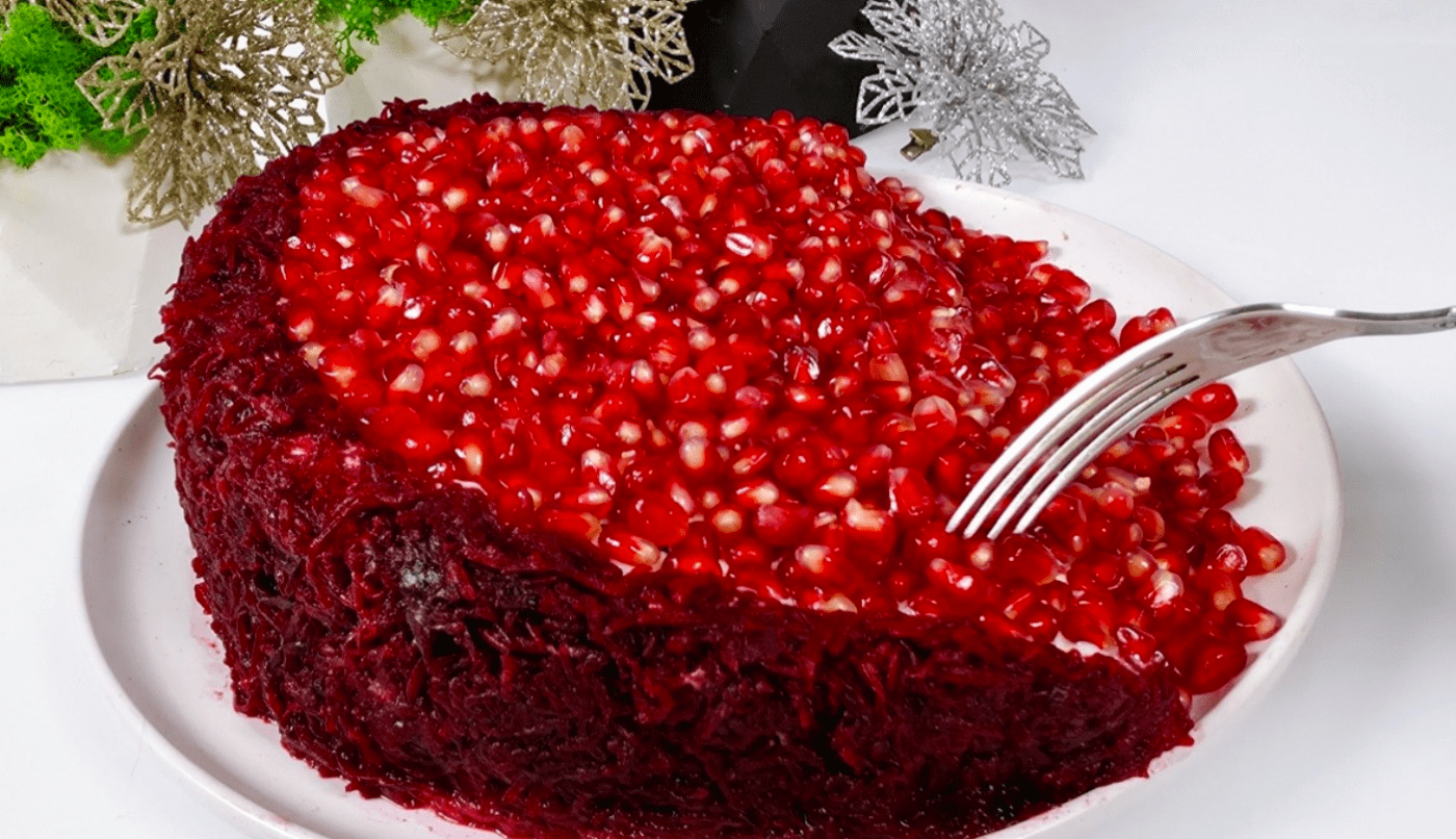 Салат на Новий рік 2026 "Гранатова долька" - смачніше не придумати!