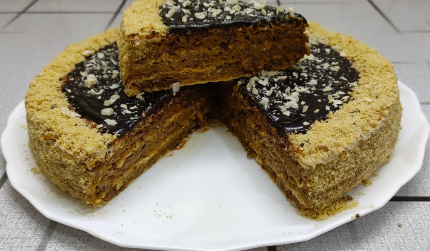 Торт з вафельних коржів з такою начинкою, виходить дуже смачний! Без випічки