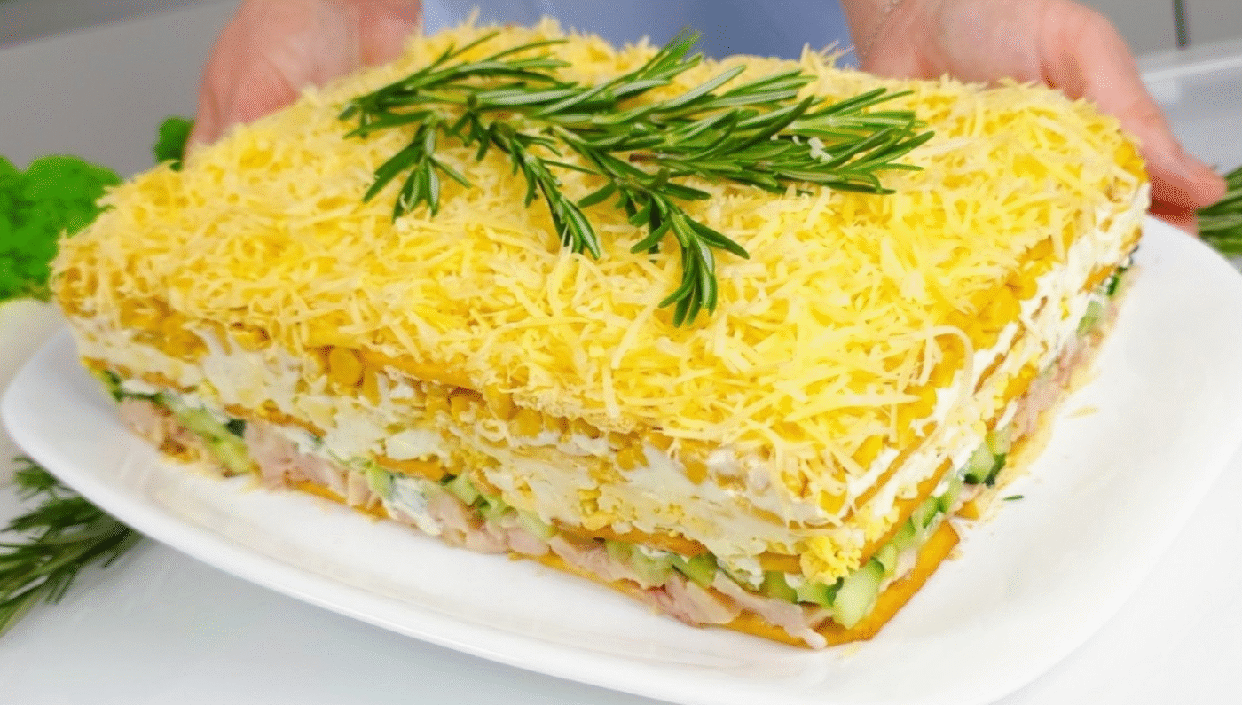 Що приготувати на святковий стіл: Закусочний торт - шедевральний рецепт