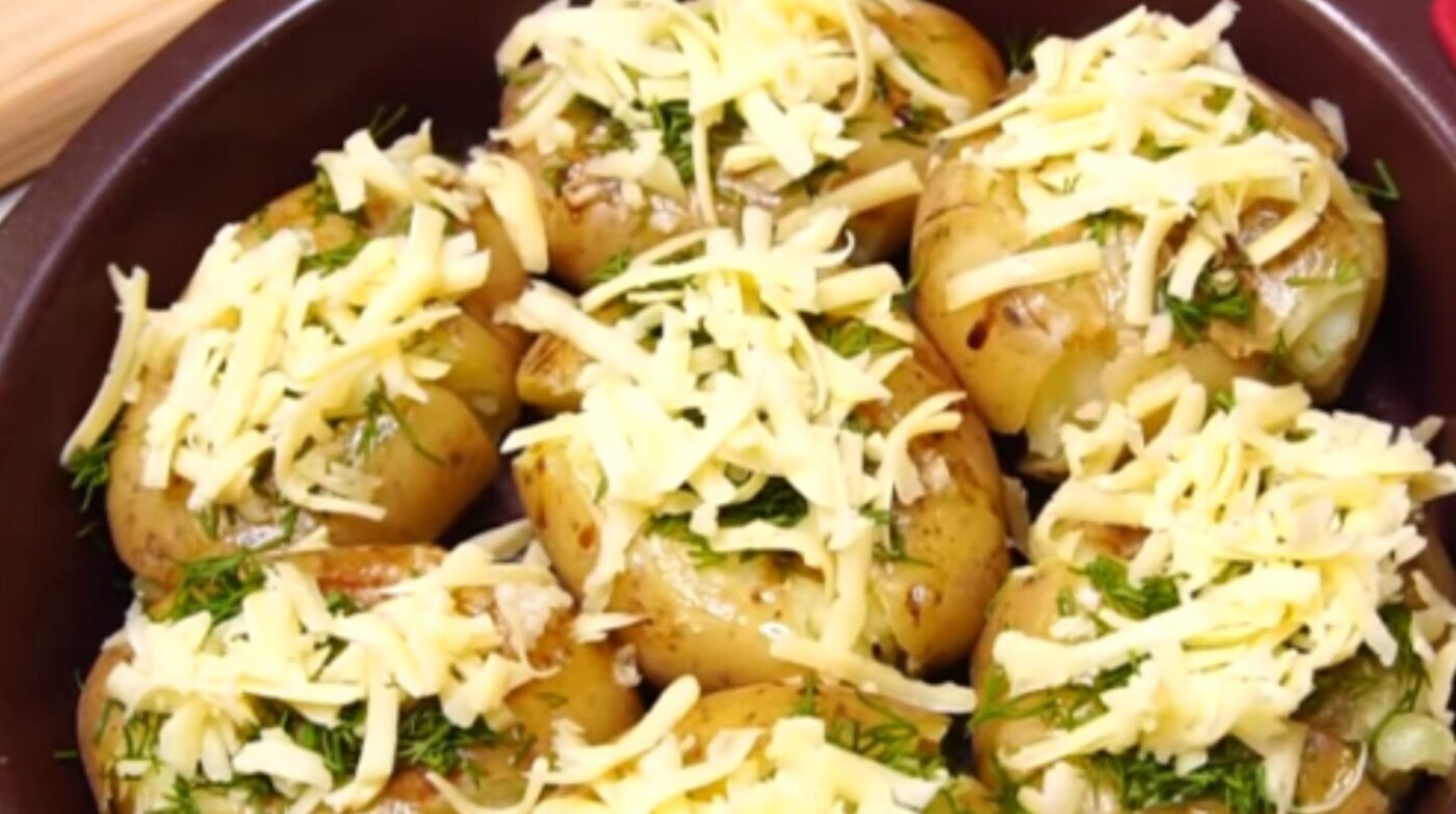 картопля з сиром запечена у духовці