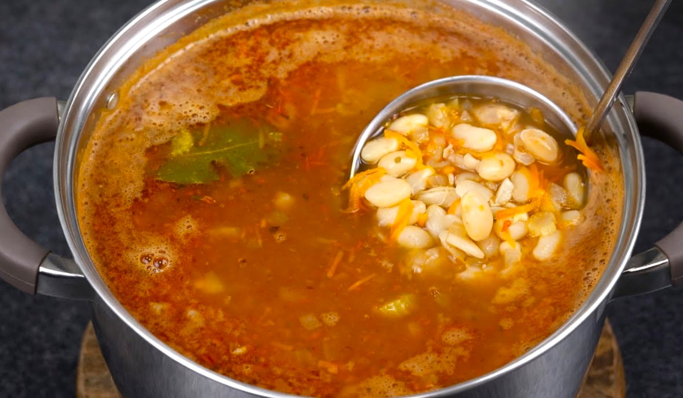 Беру звичайну квасолю і готую суп, від якого в захваті всі! Грецький рецепт