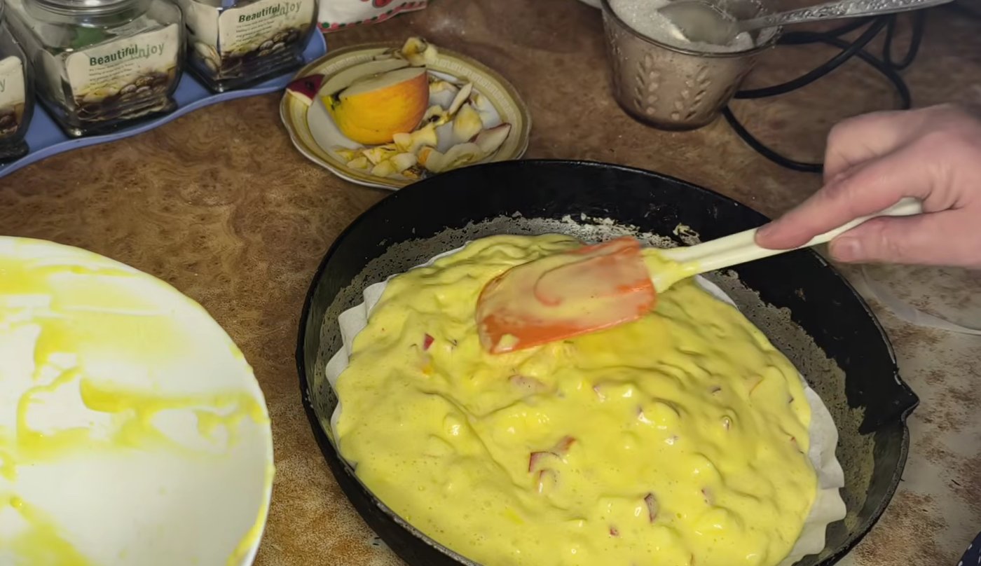 Яблучна Шарлотка На сковороді