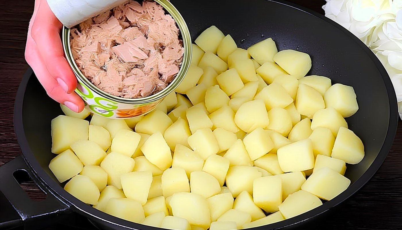 Картопля з тунцем смачніша за піцу! Простий рецепт "На сковороді"