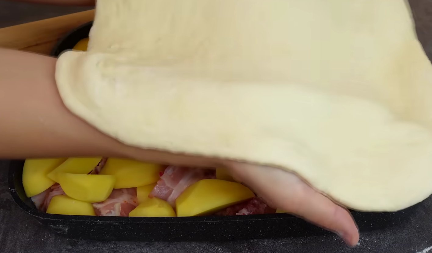 курка з картоплею в духовці