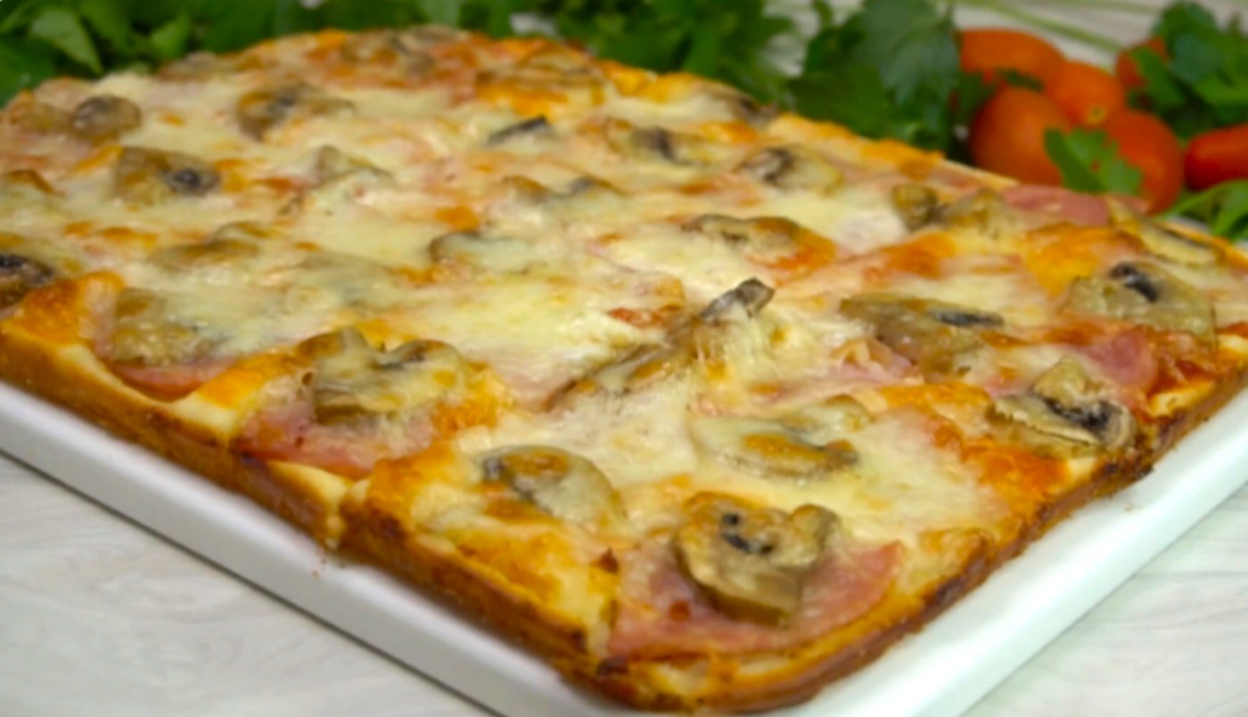 Пиріг "Черговий" за 20 хв: гості не встигнуть роздягнутися! Перемішуємо ложкою, кладемо начинку і в духовку