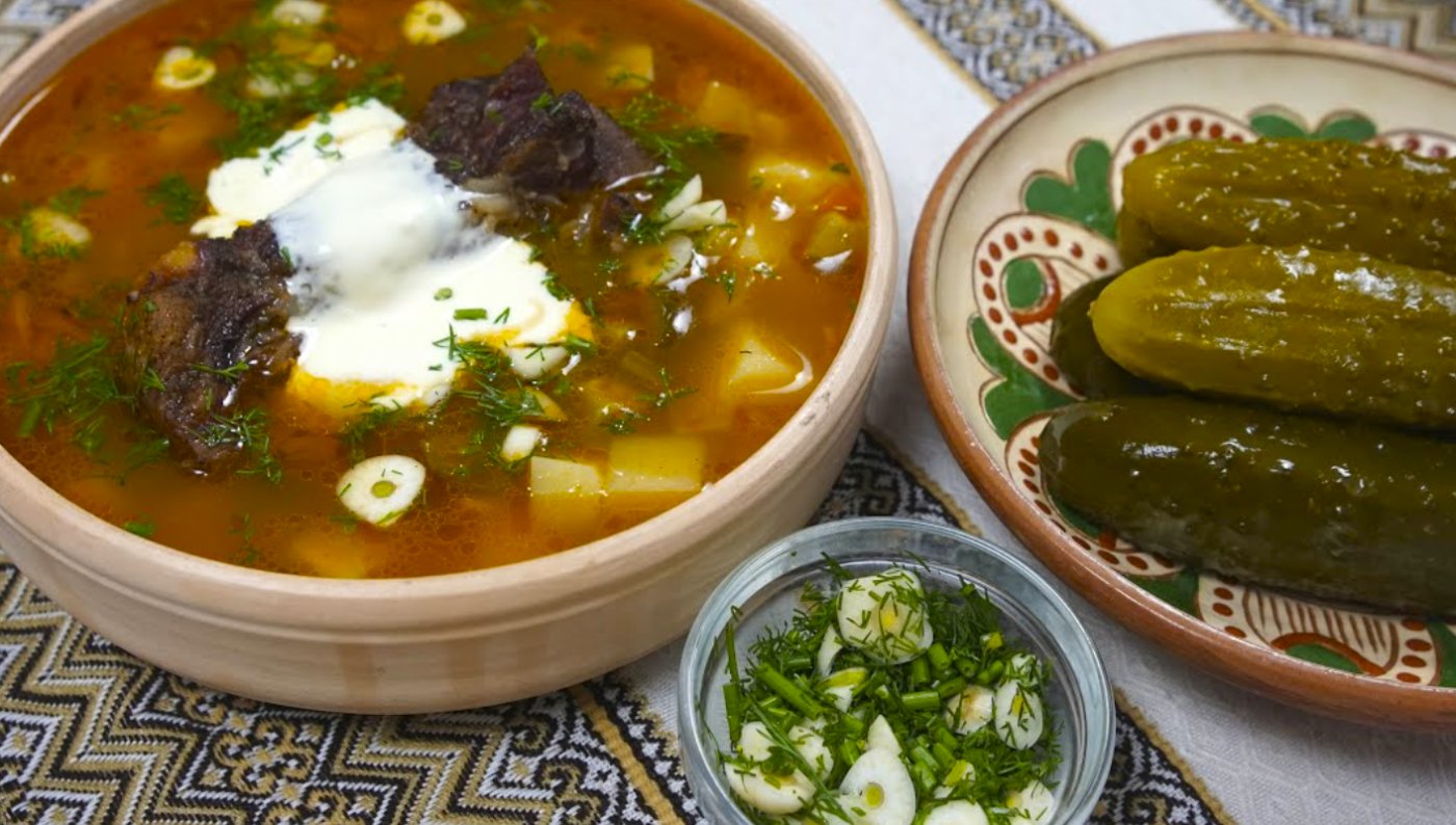 Той самий Карпатський розсольник - справжнісінький, домашній, наваристий, з перловкою