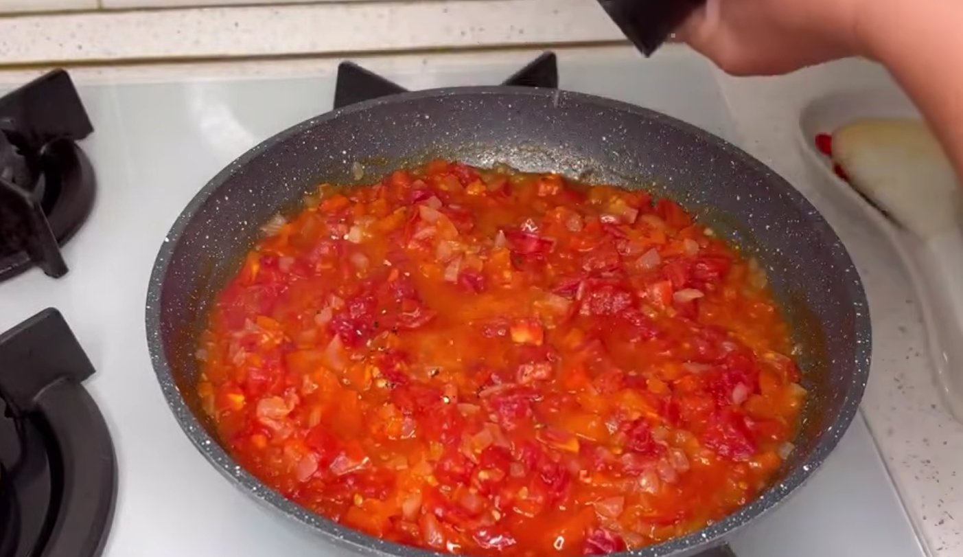 яєчня з овочами на сніданок