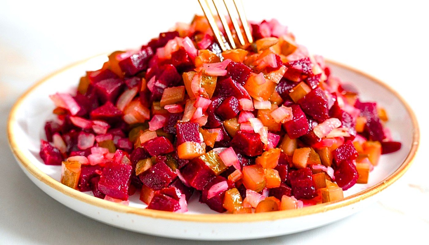 Замість вінегрету — простий салат з буряка з одним секретним інгредієнтом