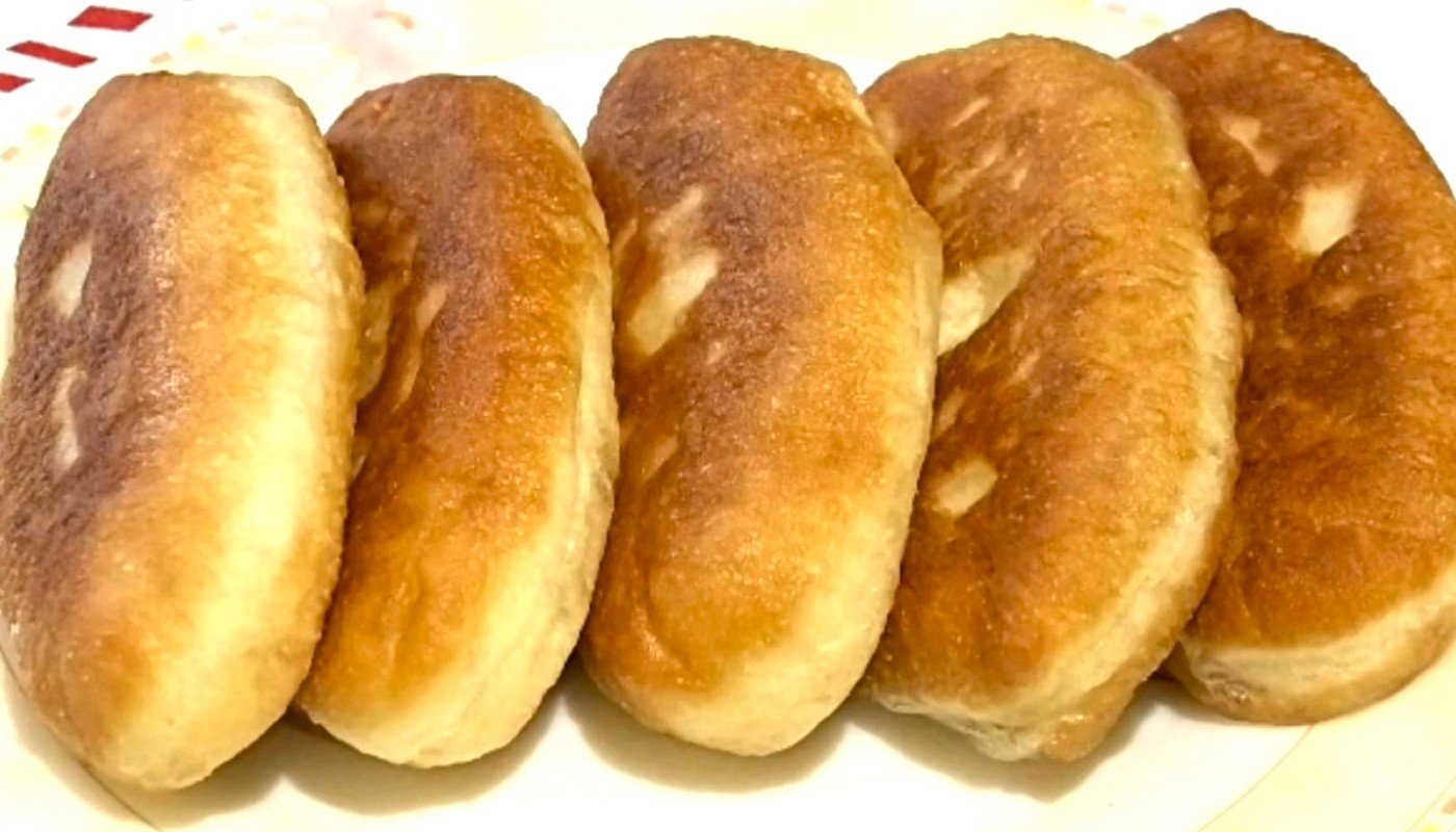 Пісні Подільські пиріжки з горохом на сковороді - з'їдають ще гарячими