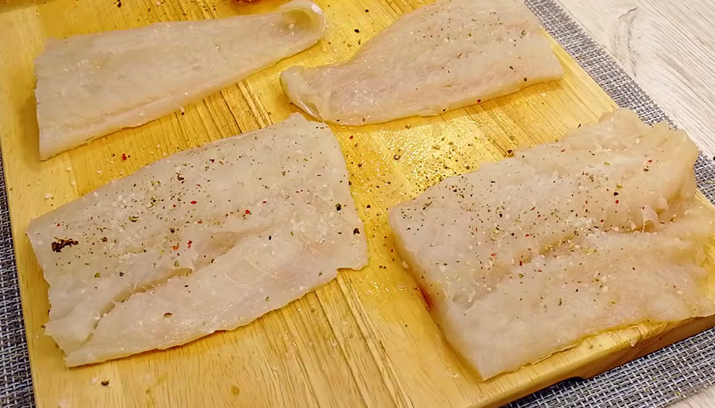 Риба по-королівськи під сиром в духовці