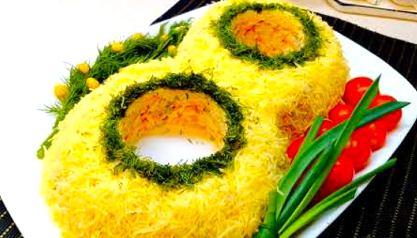 Святковий салат «Вісімка» на 8 Березня - одразу створює весняний настрій