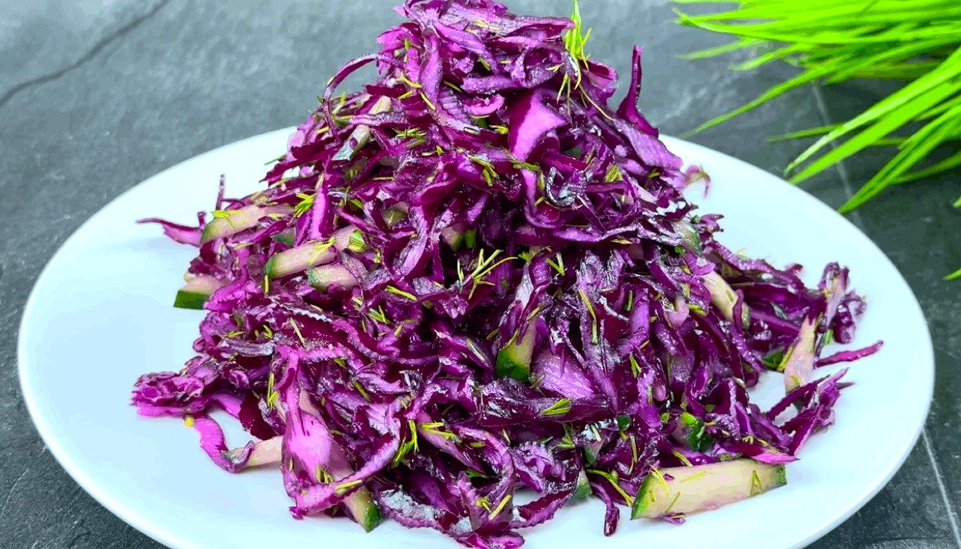 Салат з синьої капусти, який варто їсти частіше простий рецепт за 5 хвилин для імунітету і травлення