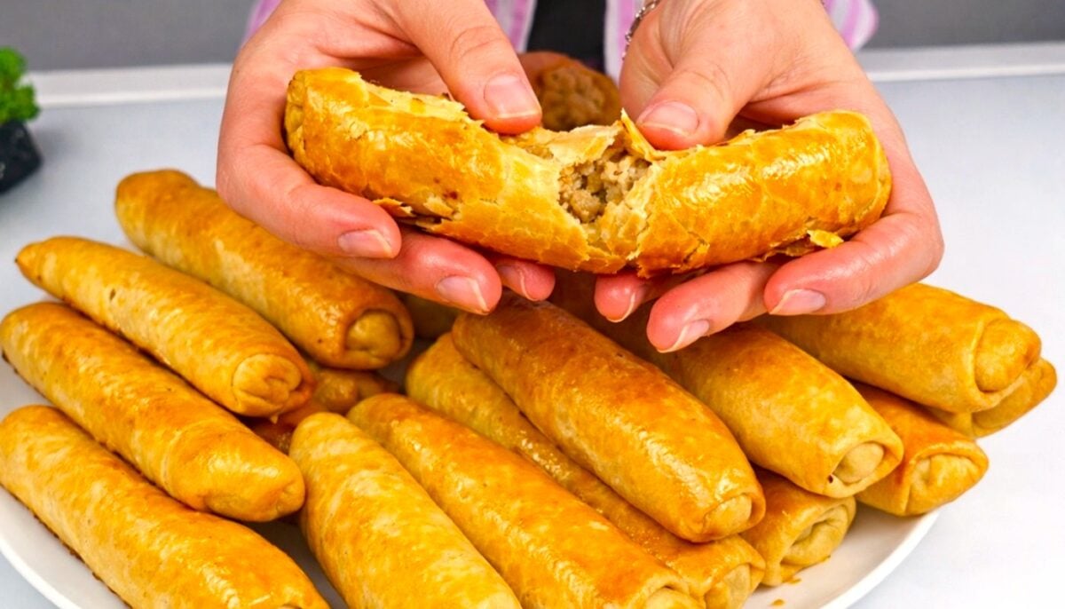 Хрусткі пісні пиріжки на тонкому тісті: без дріжджів, на воді і за 1 хвилину