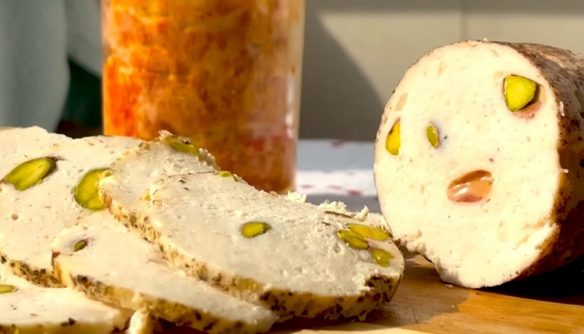 Замість ковбаси з магазину: домашня куряча ковбаса у склянці без духовки - ідеально у Великодній кошик