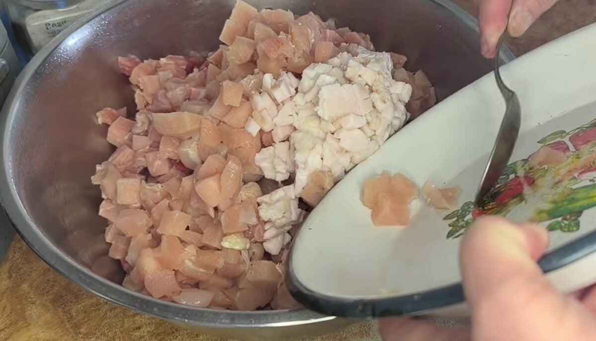 підготовка фаршу на печену ковбасу у духовці