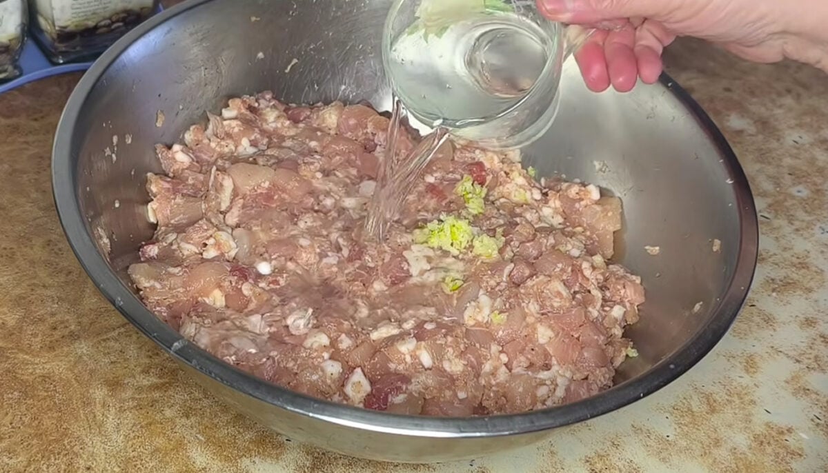 Фарш на домашню печену ковбасу у духовці