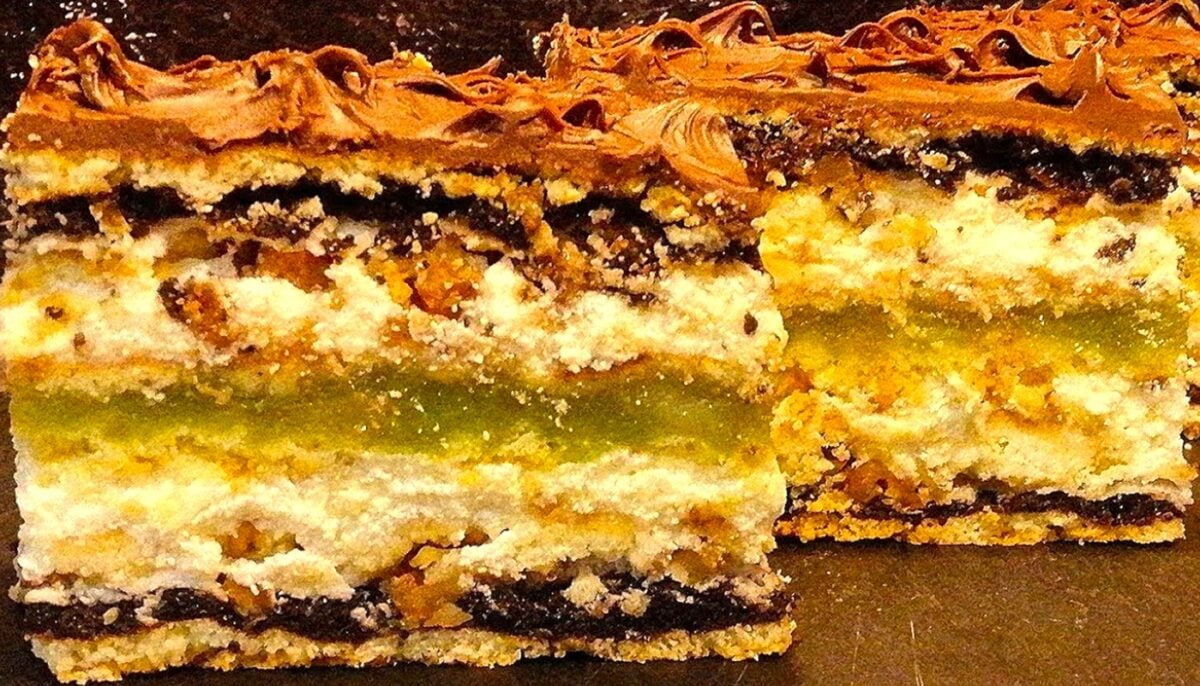 Печу щороку на Вербну неділю: пляцок "Смарагдовий вечір" - рецепт від весільної господині