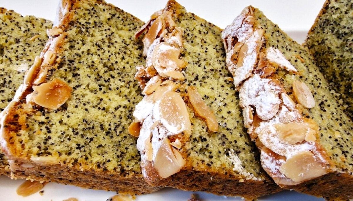 Випросила рецепт в кондитерській під будинком: ніжний Маково-вершковий кекс за 40 хвилин