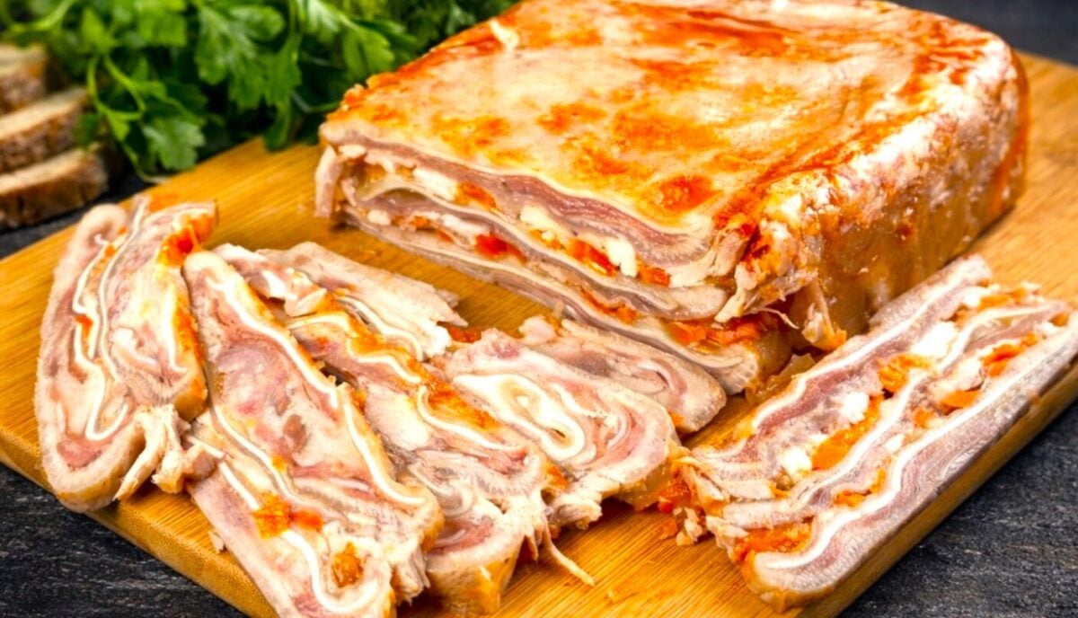 Взяла свинячі вуха і приготувала закуску, яку з’їдають першою: бюджетно і дуже смачно