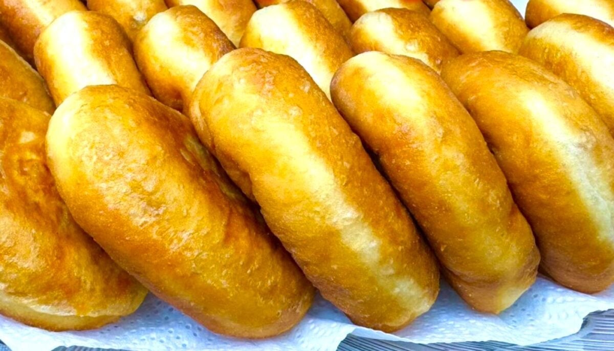 Пиріжки на окропі за 10 хвилин: дріжджове тісто, яке не черствіє і не вбирає олію
