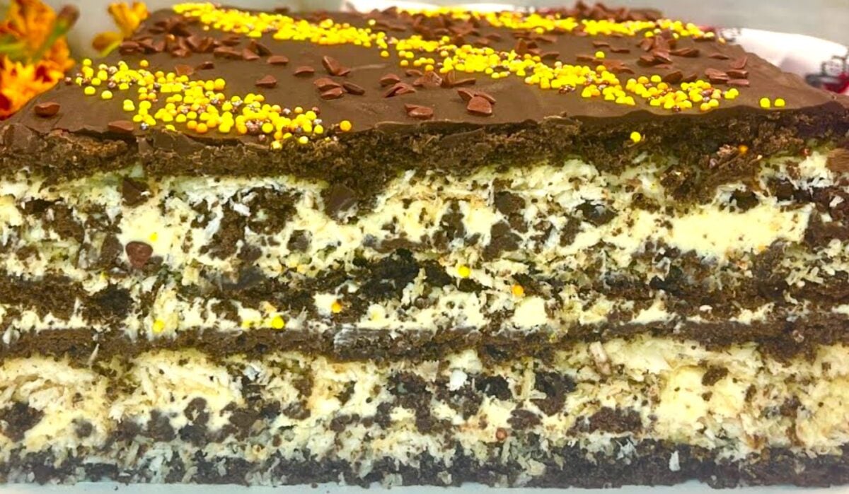 Спекла і не пожаліла: старовинний пляцок "Чорнобривці", про який зараз всі говорять