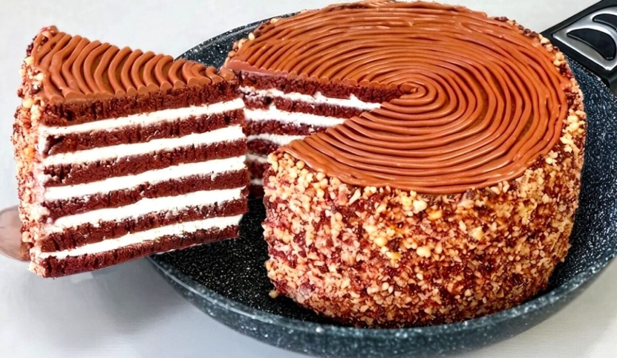 Торт на сковороді без духовки і міксера: готую Спартак з простих продуктів за 20 хвилин