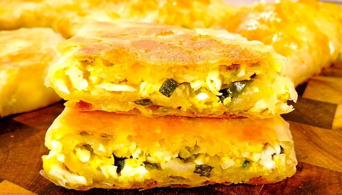 Беру борошно і воду — хрусткі пиріжки без розкачування: хоч у духовці, хоч на сковороді