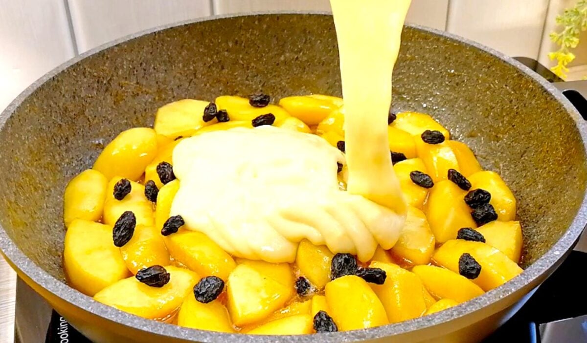 Без духовки за 25 хвилин: яблучний пиріг на сковороді - перевертаю і всі дивуються