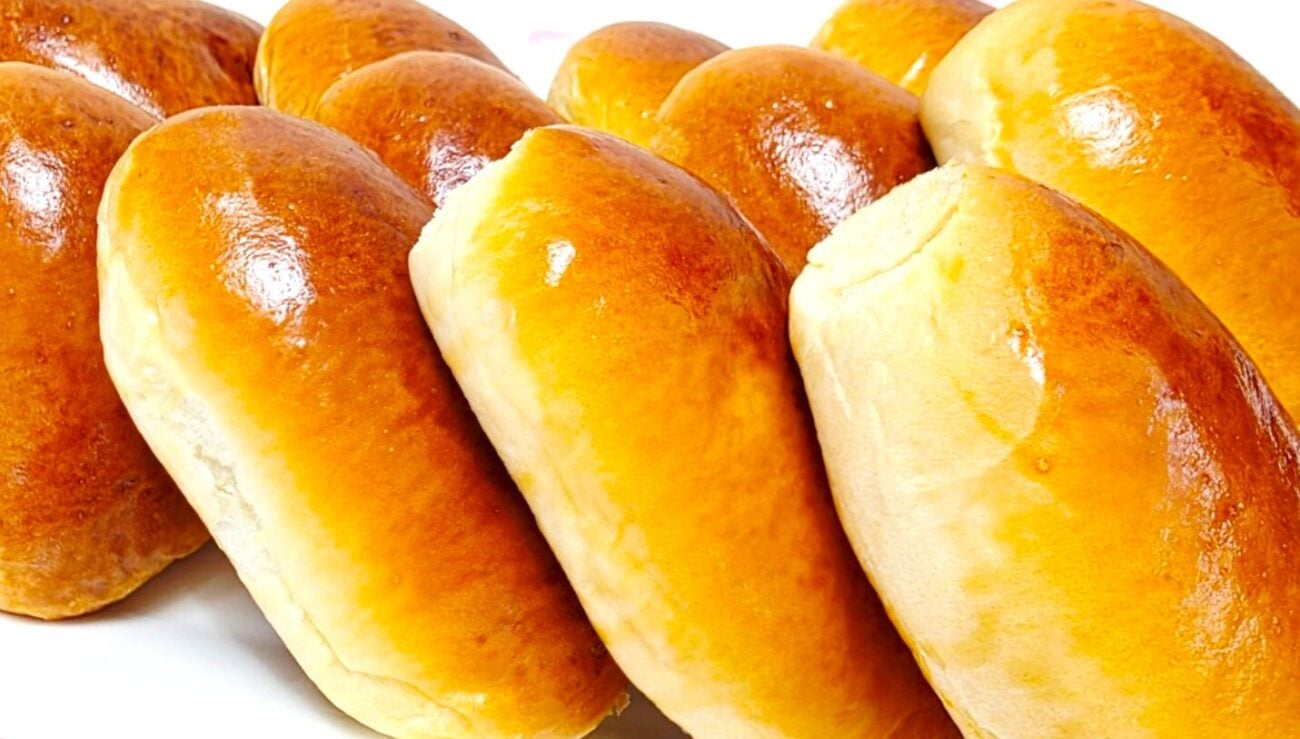 Булочки, які не черствіють днями: секрет пухкого тіста і соковитої начинки, що не витікає