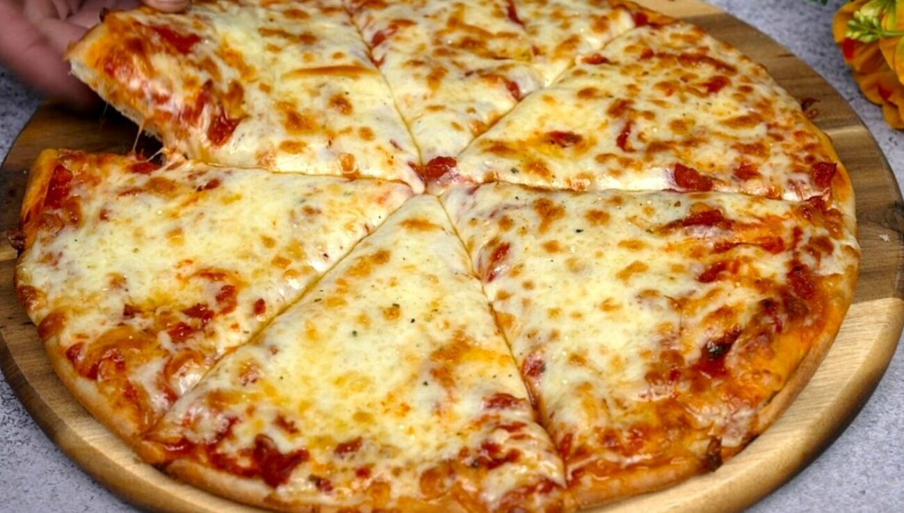 Піца, як з піцерії - без замішування та без розкачування тіста, готова за 5 хвилин!