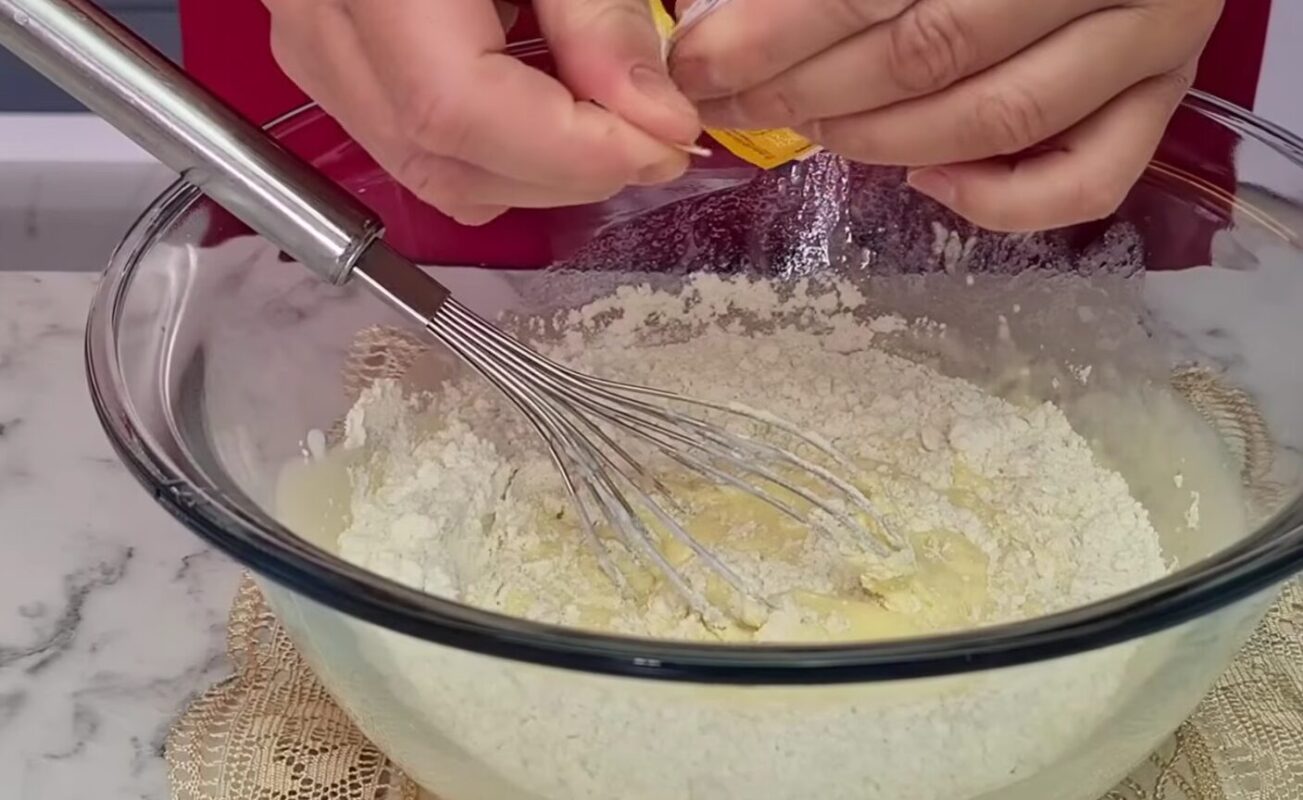 Заливний пиріг з начинкою