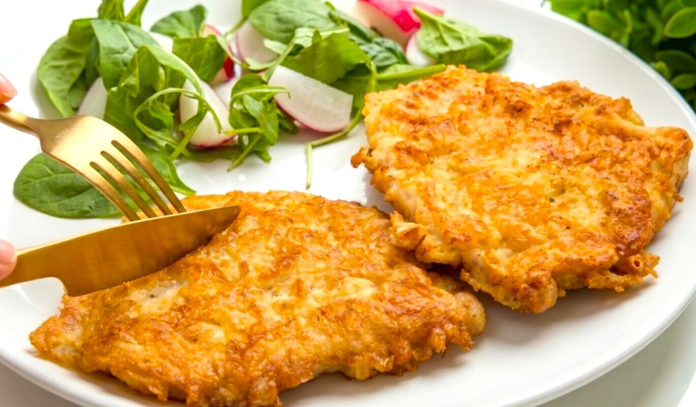 Забула про панірування назавжди: Новий спосіб і відбивні настільки смачні, що їх з’їдають ще зі сковороди