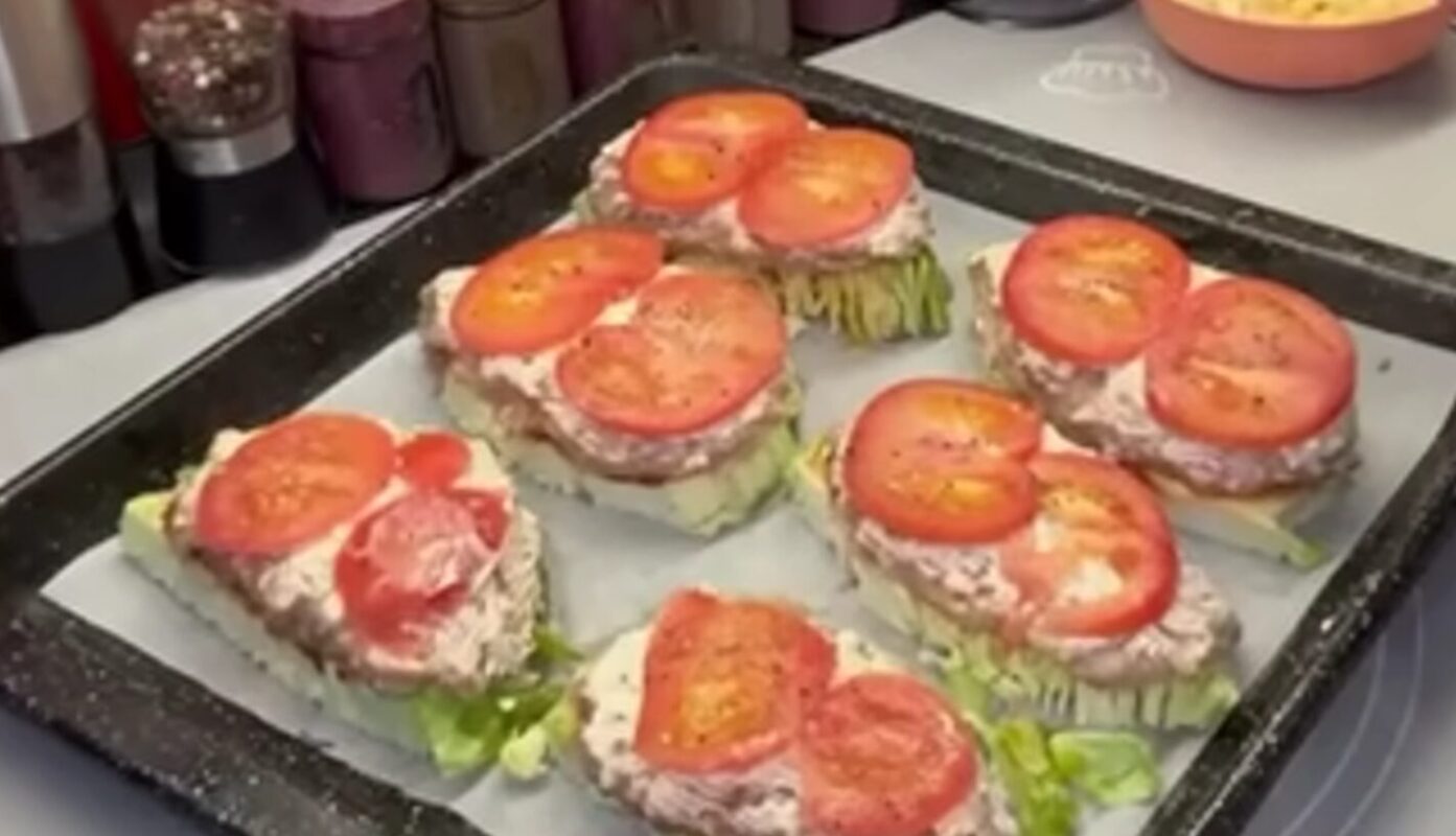 запечена капуста з м'ясом і сиром