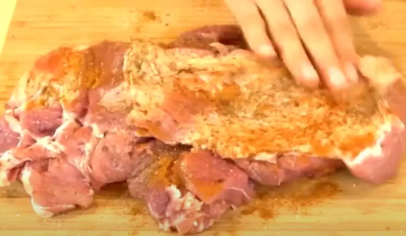 запечене м'ясо в маринаді