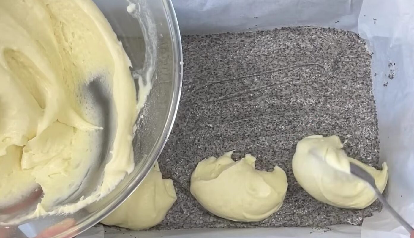 пляцок з яблуками і маком одним коржем