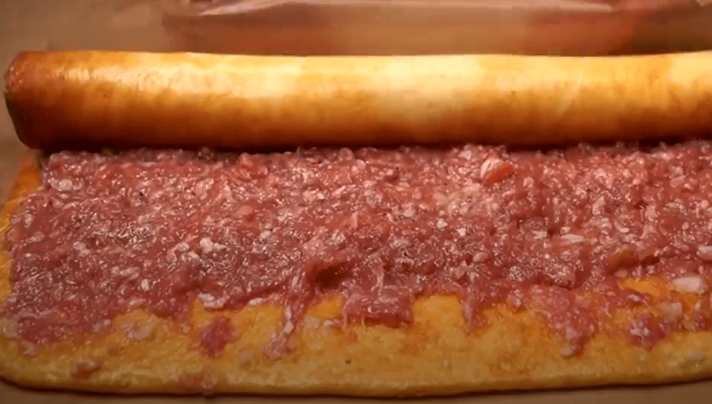 загортаємо м'ясний рулет
