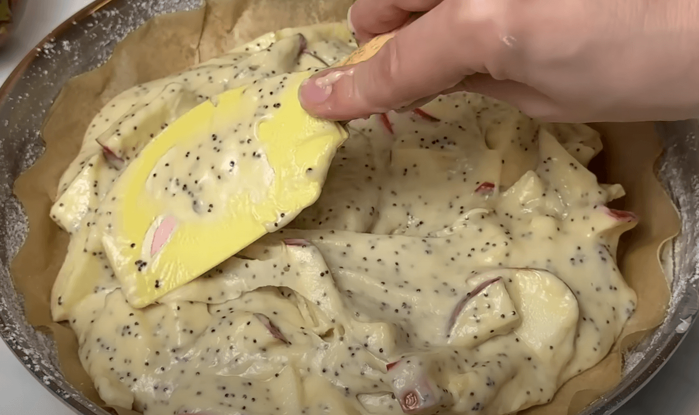 яблучний пиріг на сковороді
