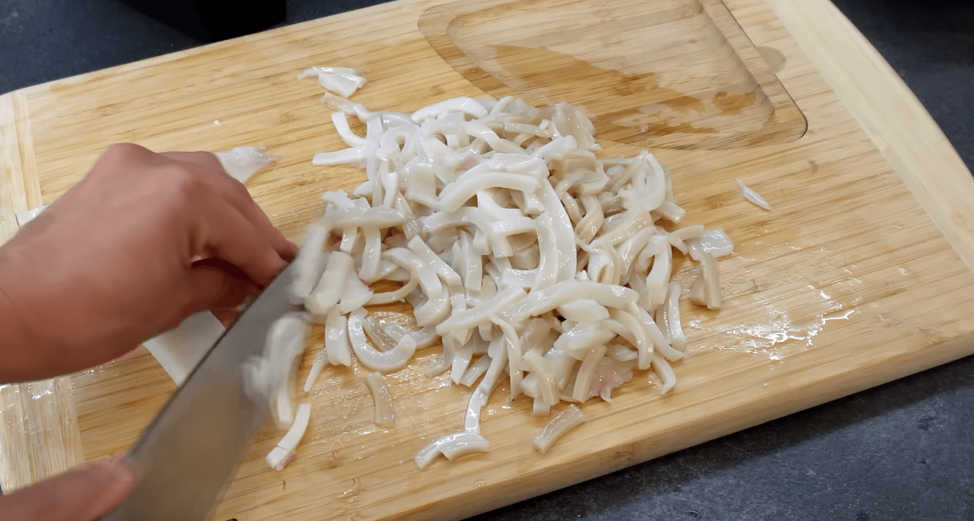 салат з кальмарами