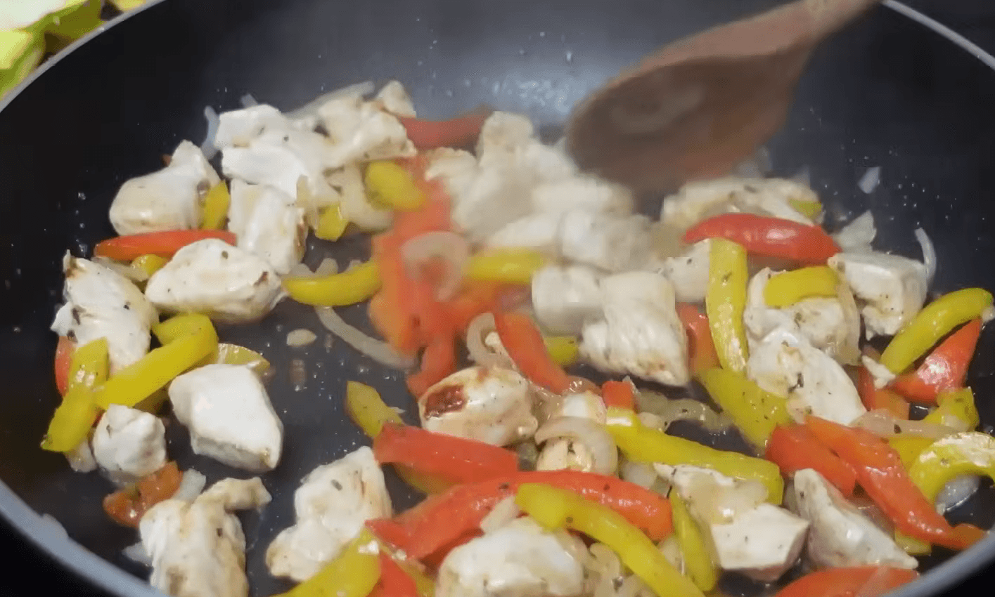 піца на литому тісті на сковороді