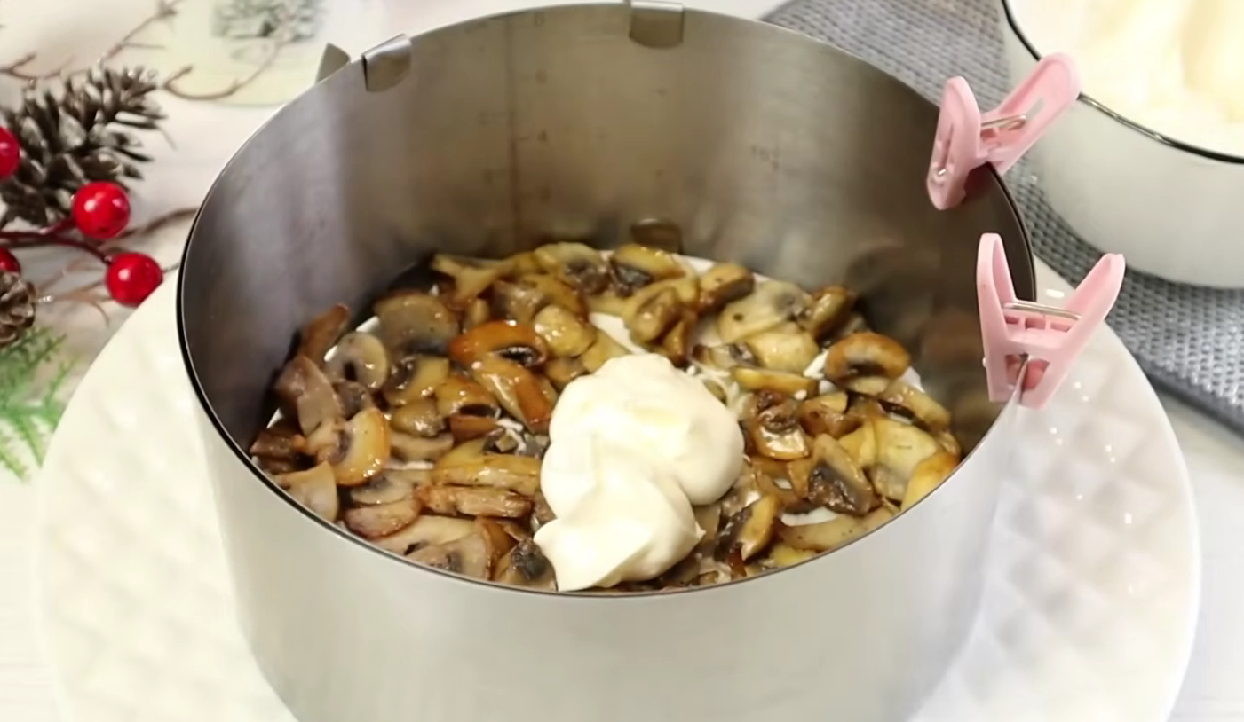 салат з куркою і грибами