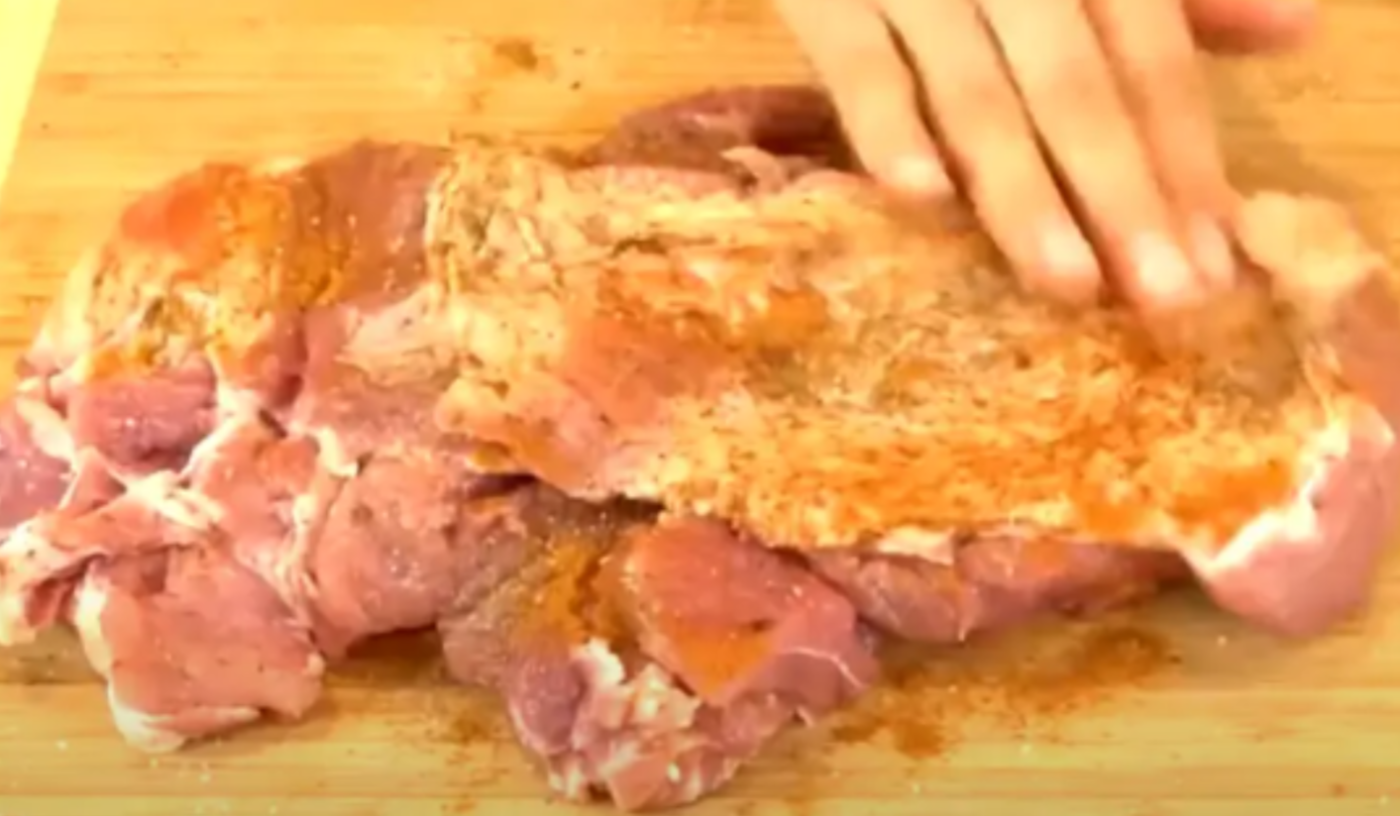 запечене м'ясо в маринаді