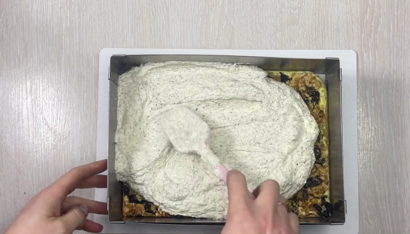 Одним коржем! Пляцок з Чорносливом, горіхами і шоколадом - легкий рецепт