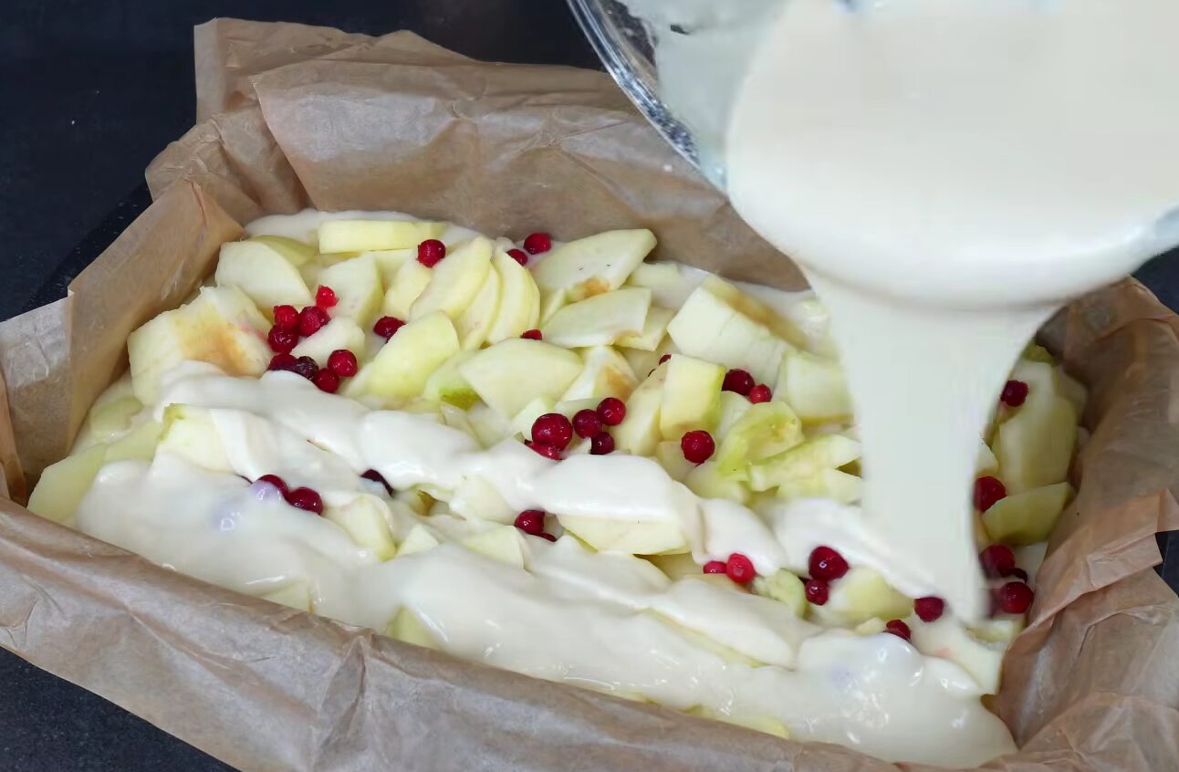 Пісна шарлотка без яєць і молока