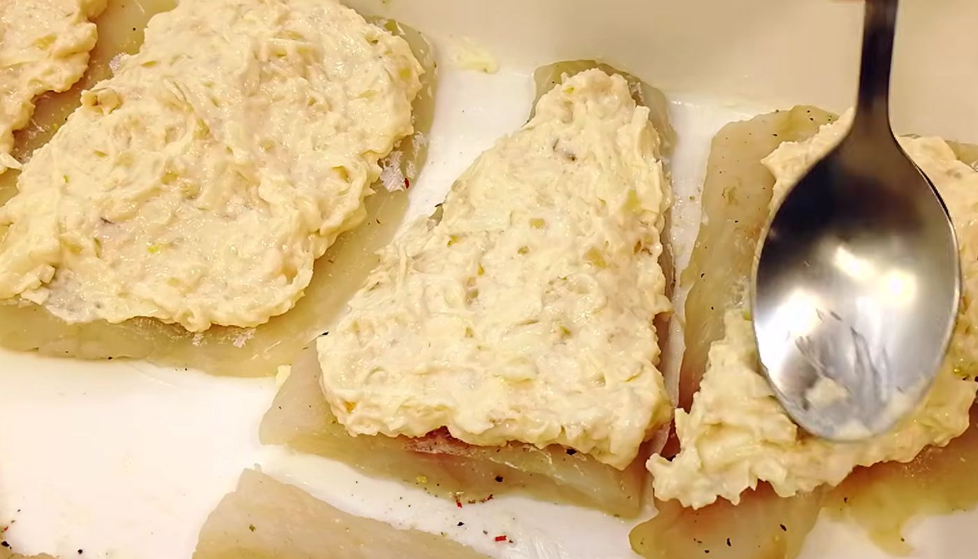 Риба по-королівськи під сиром в духовці